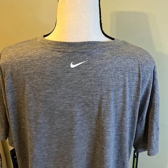 Nike dri-fit oversized gray training crop front pocket logo T-shirt - Picture 7 of 14